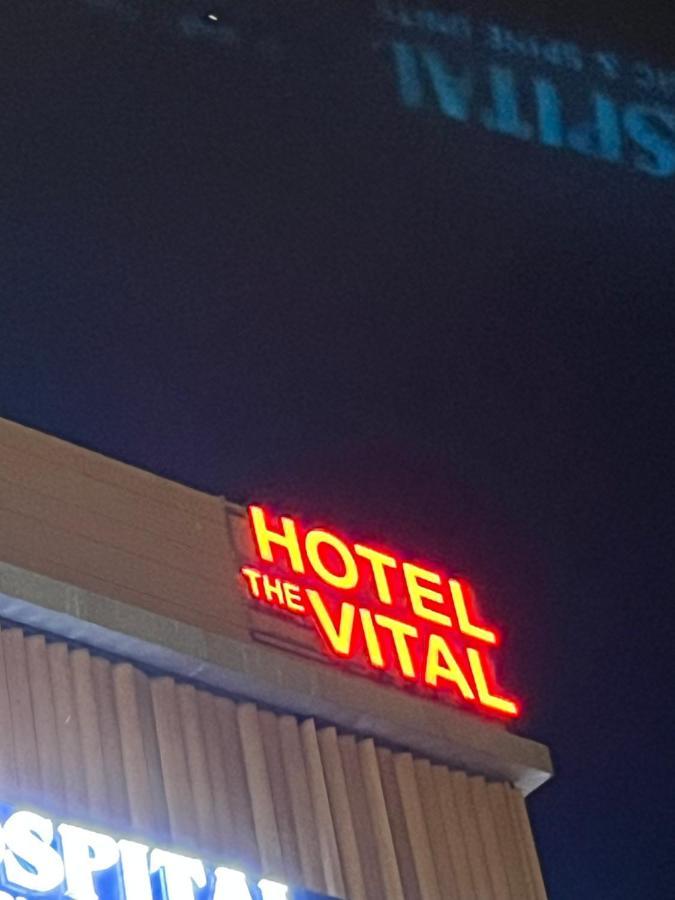 Hotel The Vital Surat Exterior foto