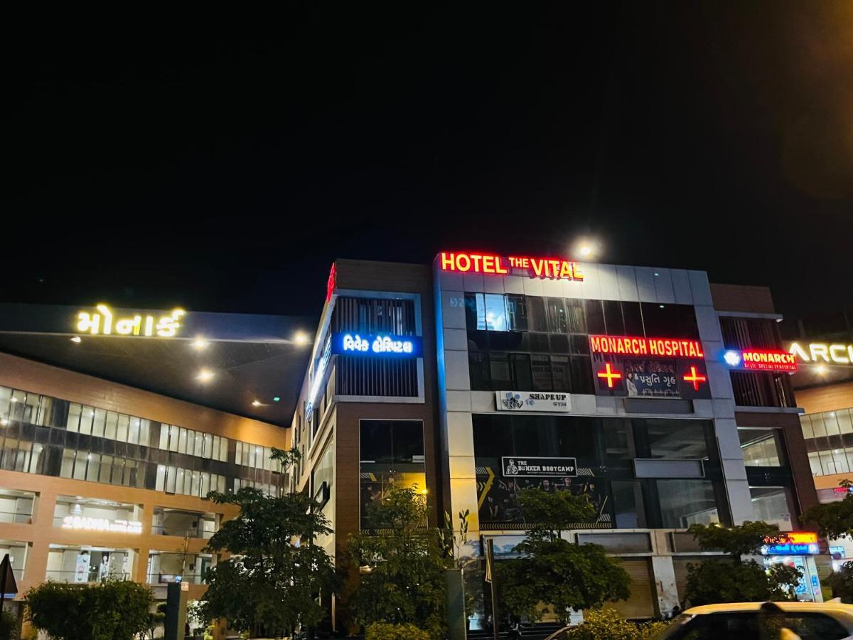 Hotel The Vital Surat Exterior foto